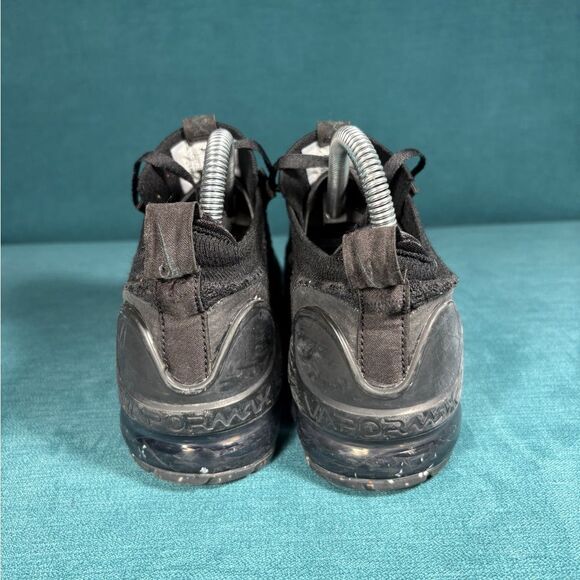 Nike Vapormax Shoes / Triple Black Flyknit Running Gym Trainers size 5Y/6.5Women - Picture 2 of 8